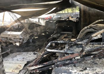 Un incendio en un garaje de Salceda calcina una docena de coches clásicos
