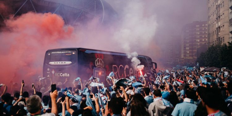 Detenidos por lanzar dos bengalas en el exterior de Balaídos antes de un partido
