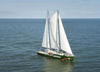 O Porto de Vigo rexeita o convite para visitar o Rainbow Warrior e reprende os ecoloxistas