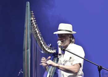 Nigrán troca a observación das Perseidas por unha visita nocturna ao petróglifo do Rabete