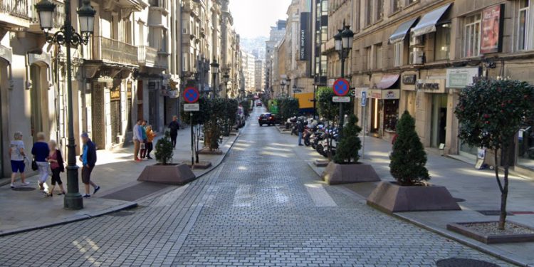 Corte y desvíos de tráfico en Marqués de Valladares por obras