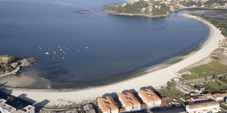 Rescatan a un hombre en Baiona cuando se bañaba en Praia Ladeira