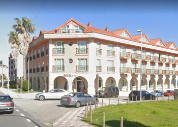 Investigan la caída de una mujer desde una cuarta planta en un hotel de Baiona