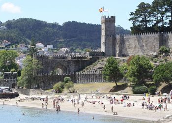 Trasladan al hospital a una niña de tres años que se estaba ahogando en una playa de Baiona