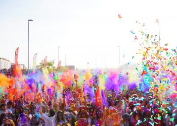 Mos pecha agosto con ración dobre de festa: a Holi Party e o festival Moseando