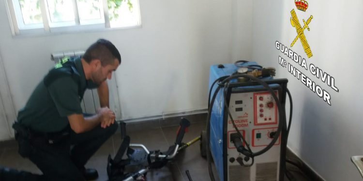 Detenidos tres jóvenes de Crecente y Vigo por un robo en Arbo