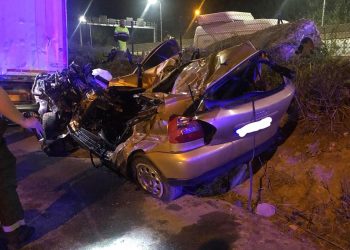 Un muerto en Redondela tras chocar con su coche contra un camión aparcado