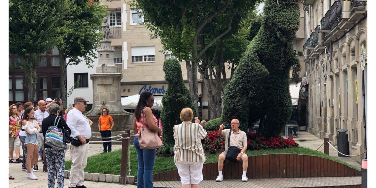 Haciendo cola para el Dinoseto