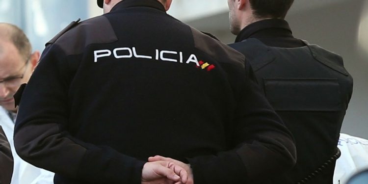 Detenido un santiagués que vendía hachís y heroína en la Travesía de Vigo