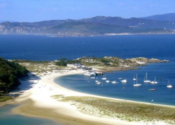 Cíes se blinda contra la basura: «Vas al paraíso, vuelve dejando un paraíso»