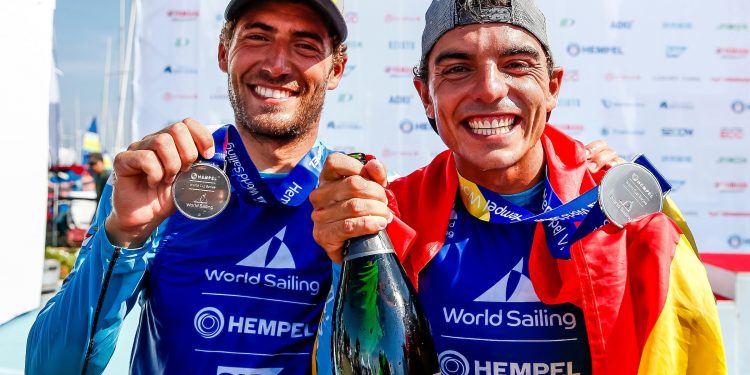 Tercera medalla consecutiva para el vigués Nico Rodríguez en aguas olímpicas