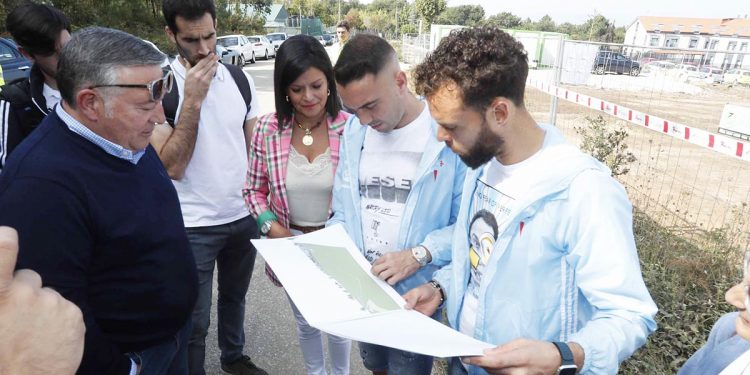 Nidia Arévalo reunirase o martes cos veciños de Tameiga polo centro comercial do Celta