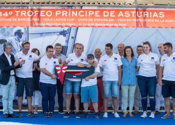 Baiona corona a los vencedores del Trofeo Príncipe de Asturias