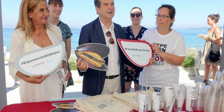 A campaña ‘Experiencias Sostibles’ repartiu 44.000 vasos compostables e 2.000 bolsas de tela