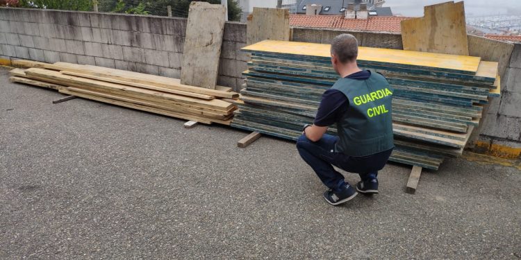 Detienen a dos vecinos de Baiona por hurtar material de construcción en una obra