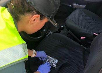 La Guardia Civil detiene a una joven de 21 años en Cangas por tráfico de drogas