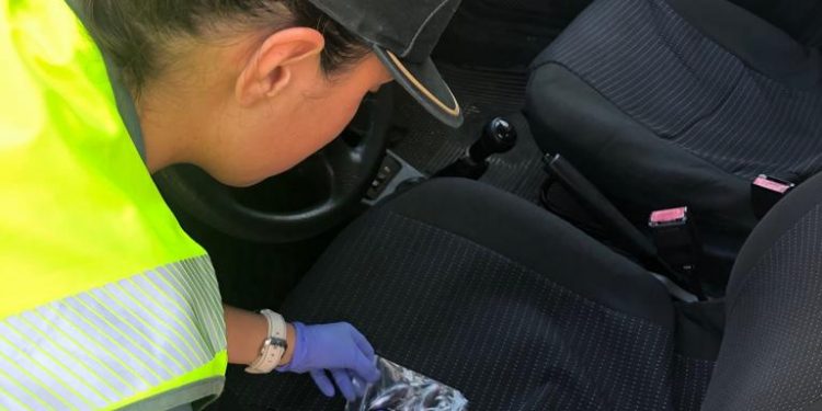 La Guardia Civil detiene a una joven de 21 años en Cangas por tráfico de drogas