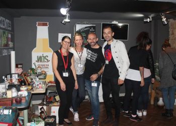 El Casco Vello de Vigo acoge un mercadillo solidario con sorteos