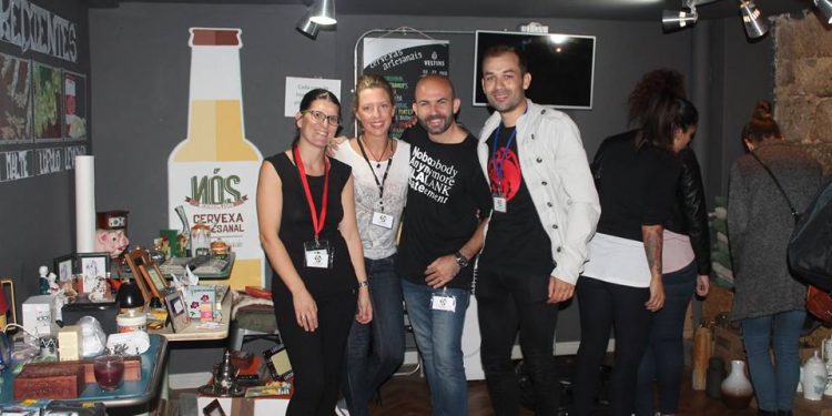 El Casco Vello de Vigo acoge un mercadillo solidario con sorteos