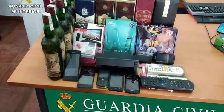 La Guardia Civil detiene a los supuestos autores de un robo en una vivienda de Mos