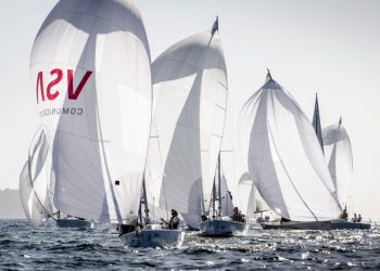 Cerca de 200 barcos llenan de velas Sanxenxo