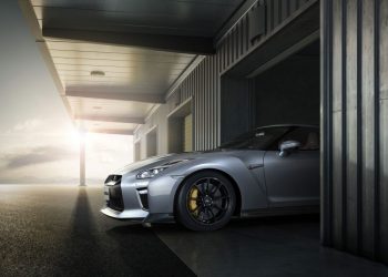 El Grupo Rofervigo expone en el salón del automóvil de Pontevedra el espectacular Nissan GT-R NISMO que ha pilotado Marc Gené