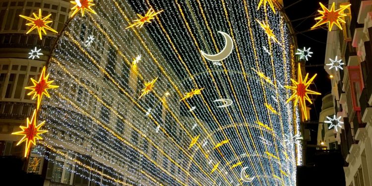 Málaga reta a Abel Caballero: «Cuando estén puestas las luces de Navidad veremos quién gana»