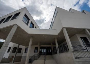 Apertura del nuevo colegio en Chapela que sustituye al afectado por la AP-9