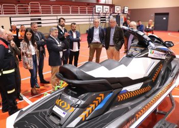 Unha moto acuática para atender emerxencias en zonas de costa de A Guarda