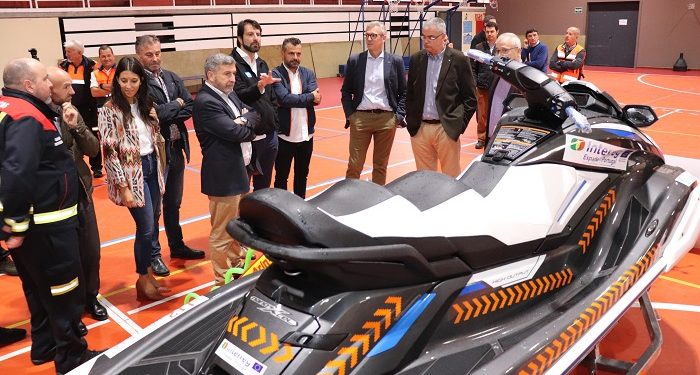 Unha moto acuática para atender emerxencias en zonas de costa de A Guarda