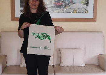 Salvaterra entrega 1.000 bolsas de algodón entre os veciños para reducir o uso de plástico