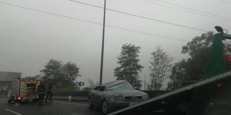 Retenciones en el acceso a Vigo por la A55 debido a un accidente con dos heridos