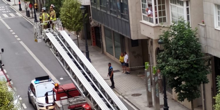 Auxilian en Vigo a una mujer de 84 años que pasó la noche tirada en el suelo de su casa