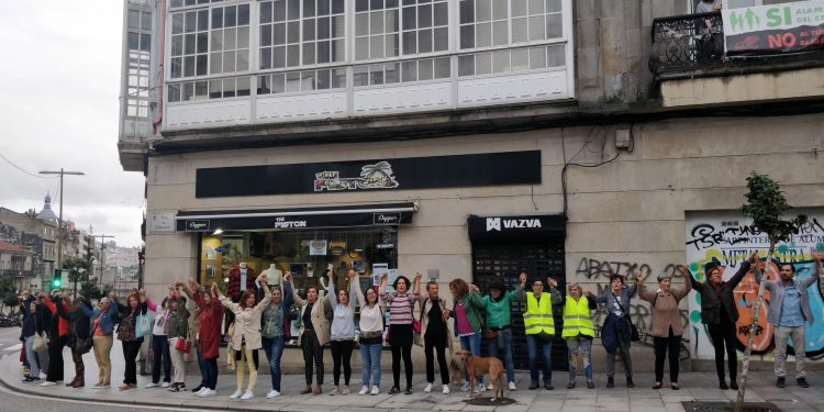 Una cadena humana por el clima y contra el túnel de la Porta do Sol