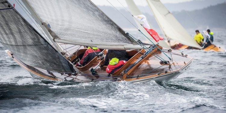 Duras condiciones en la jornada final de la Regata Rey Juan Carlos I en Sanxenxo