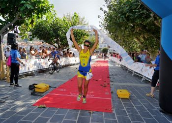 Nuevo éxito solidario  del Vertiatlón de Baiona