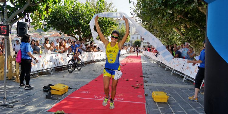 Nuevo éxito solidario  del Vertiatlón de Baiona