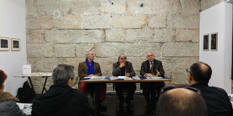 Salvador Rodríguez presenta en Vigo su último libro, «En las rendijas de la memoria»