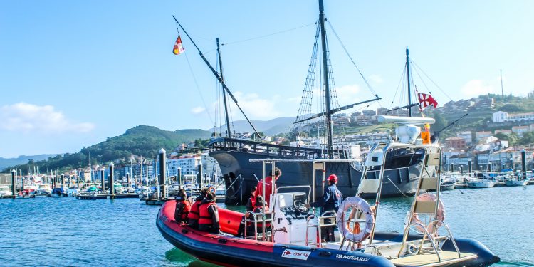 El Monte Real acerca al mar a menores tutelados por la Xunta