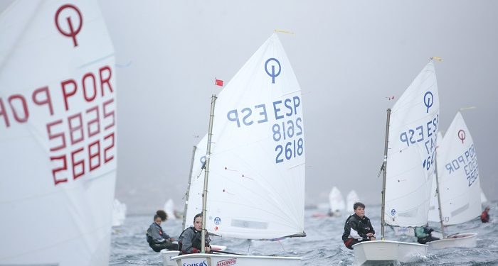 El catalán Izan Codinachs gana la única manga celebrada en la Ría de Vigo
