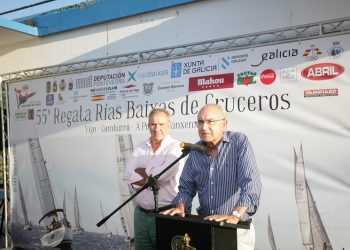 Minuto de silencio de las secciones del Náutico de Vigo por Rafael Tapias