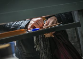 Galicia suma 68 votantes invidentes y cierra todas sus mesas electorales