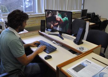 Un investigador vigués asesora a Netflix para facer os seus subtítulos máis accesibles