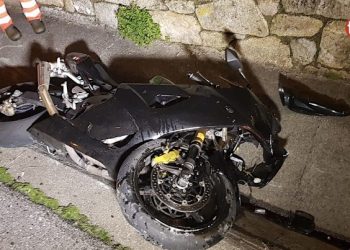 Dos motoristas vigueses, heridos en un accidente en Viladesuso