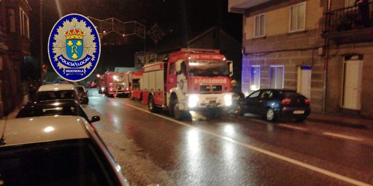 Arde por completo el garaje de una casa en Redondela