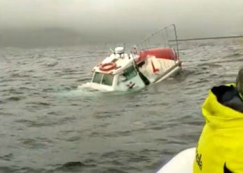 Se hunde un barco del comité de regatas del Náutico en la Ría de Vigo