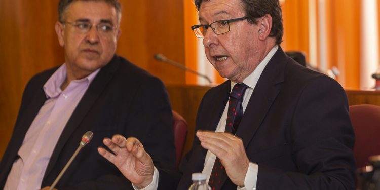 El Pleno de Vigo elude oponerse a los rellenos previstos en el puerto