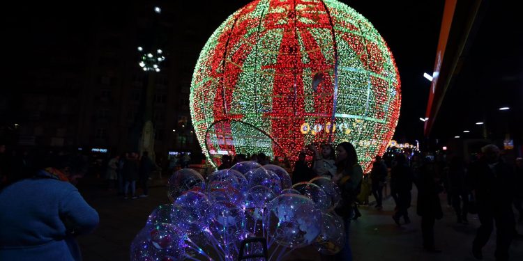 Un tren turístico recorrerá la Navidad de Vigo, que suma nuevas atracciones en la Alameda