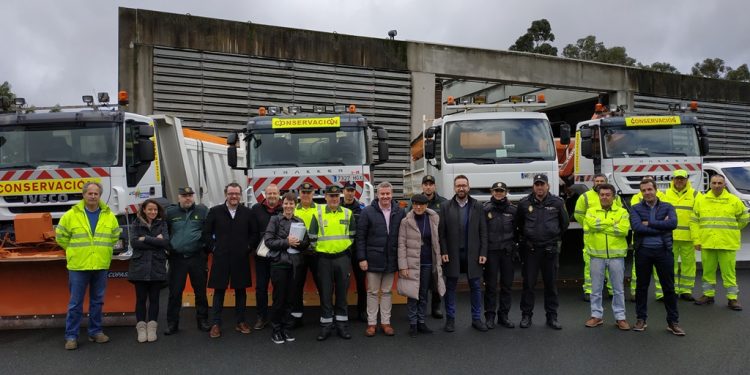Dez quitaneves, 2.000 tn de sal e 89.000 litros de salmoira para as estradas de Pontevedra