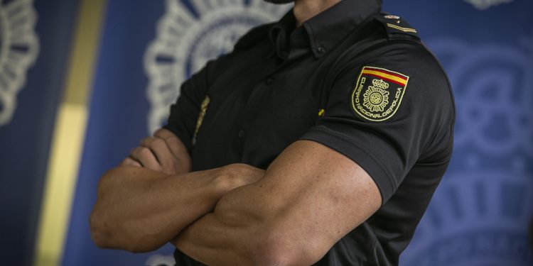 Detenido un joven en Vigo por agredir a un policía que mediaba en una discusión en una cafetería